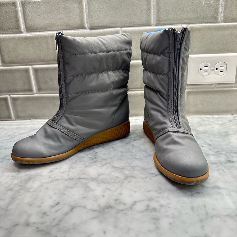Vintage Retro Fashion Gray Snow Boot Wedge Size 7